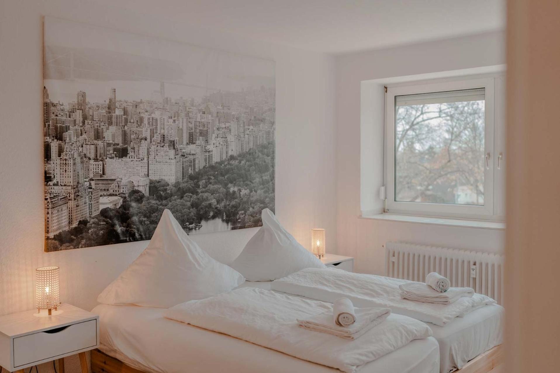 Apartment Mit Kueche, Arbeitsplatz Und Xxl Sofa Neuss Luaran gambar